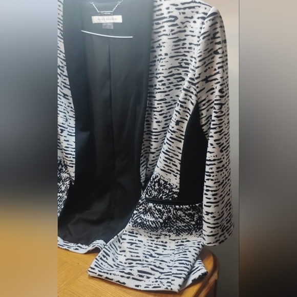 Peter Nygard Blazer JacketSize: 8 - Picture 6 of 15